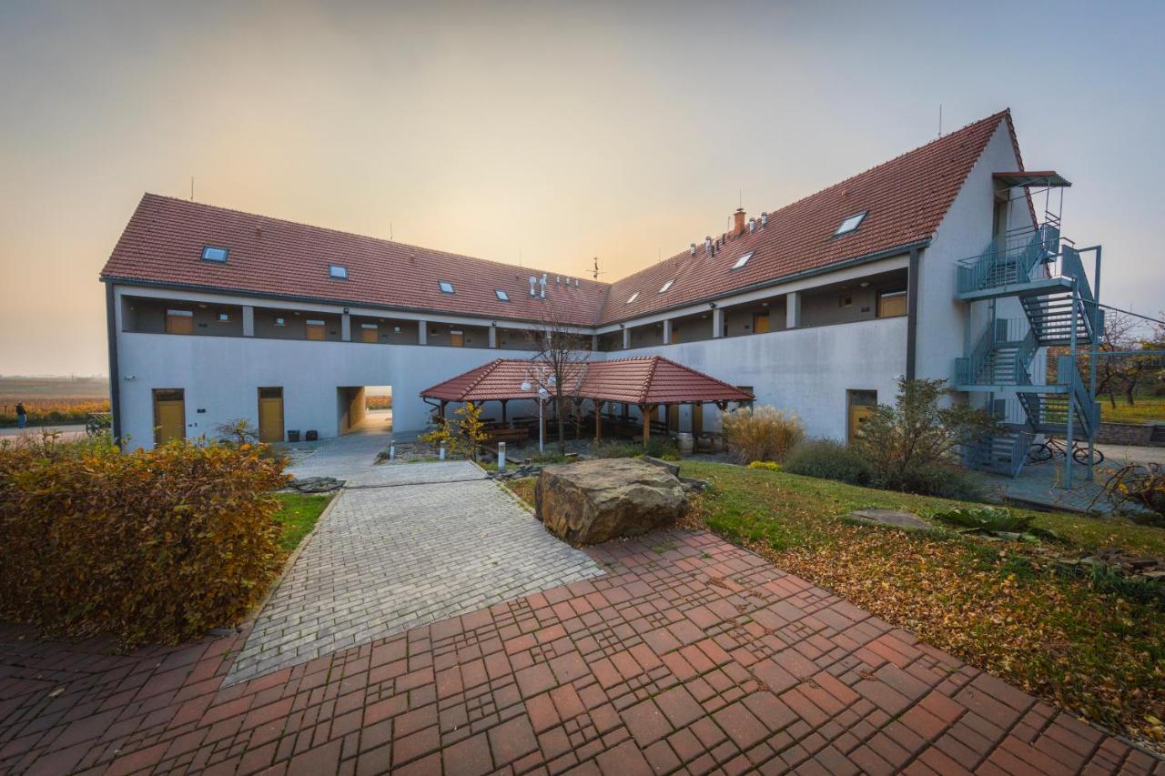 Hotel Madl Velké Bílovice Esterno foto
