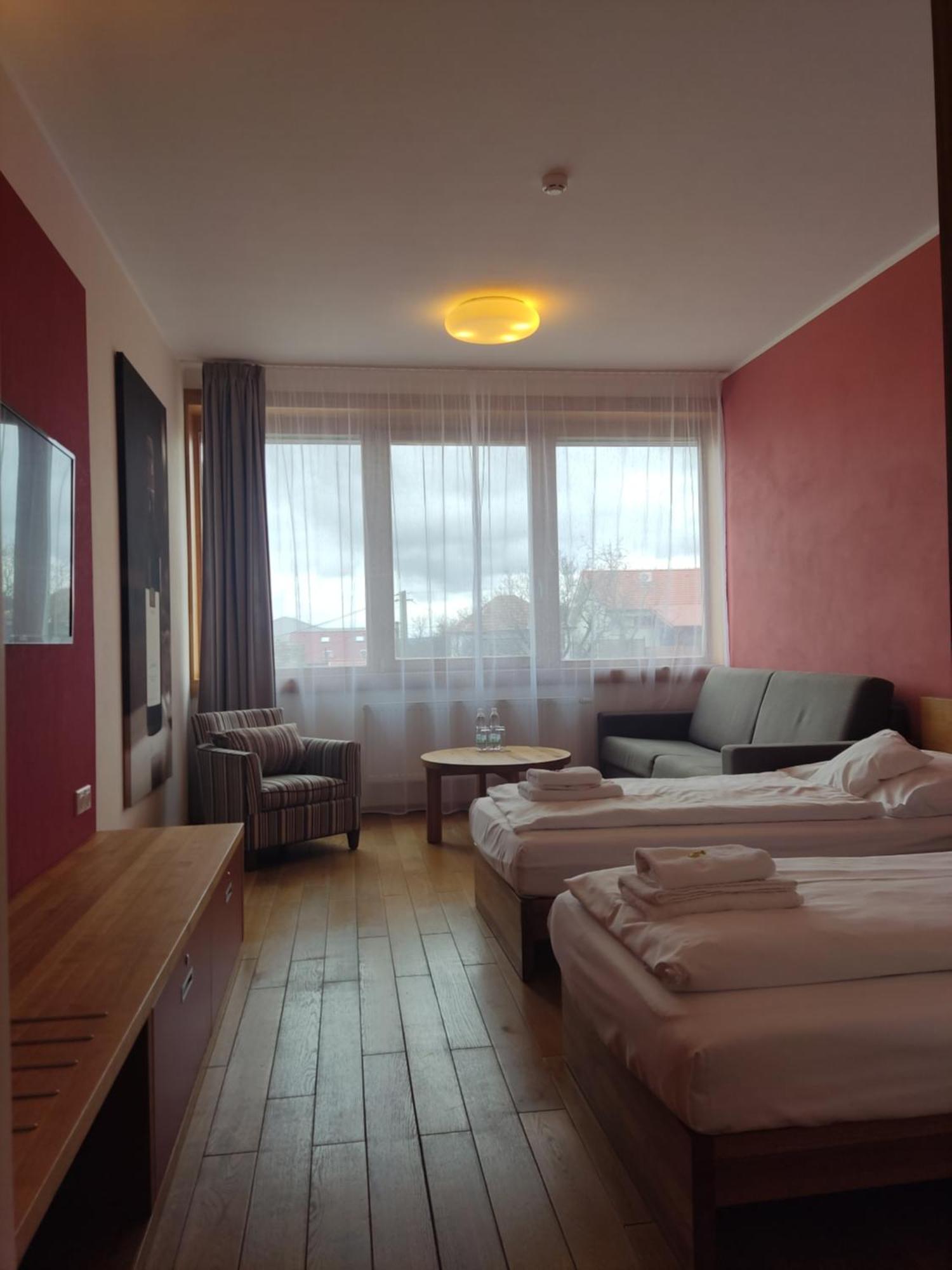 Hotel Madl Velké Bílovice Esterno foto